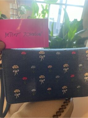 Betsy Johnson Denim zip wallet. NWT